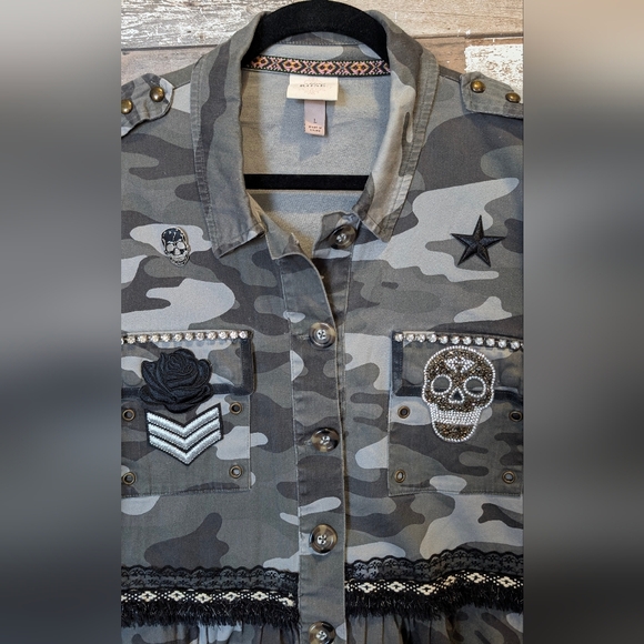 Upcycled Knox Rose Green/Gray Camo Jacket W Embellishments And Angel Wings - Picture 4 of 16